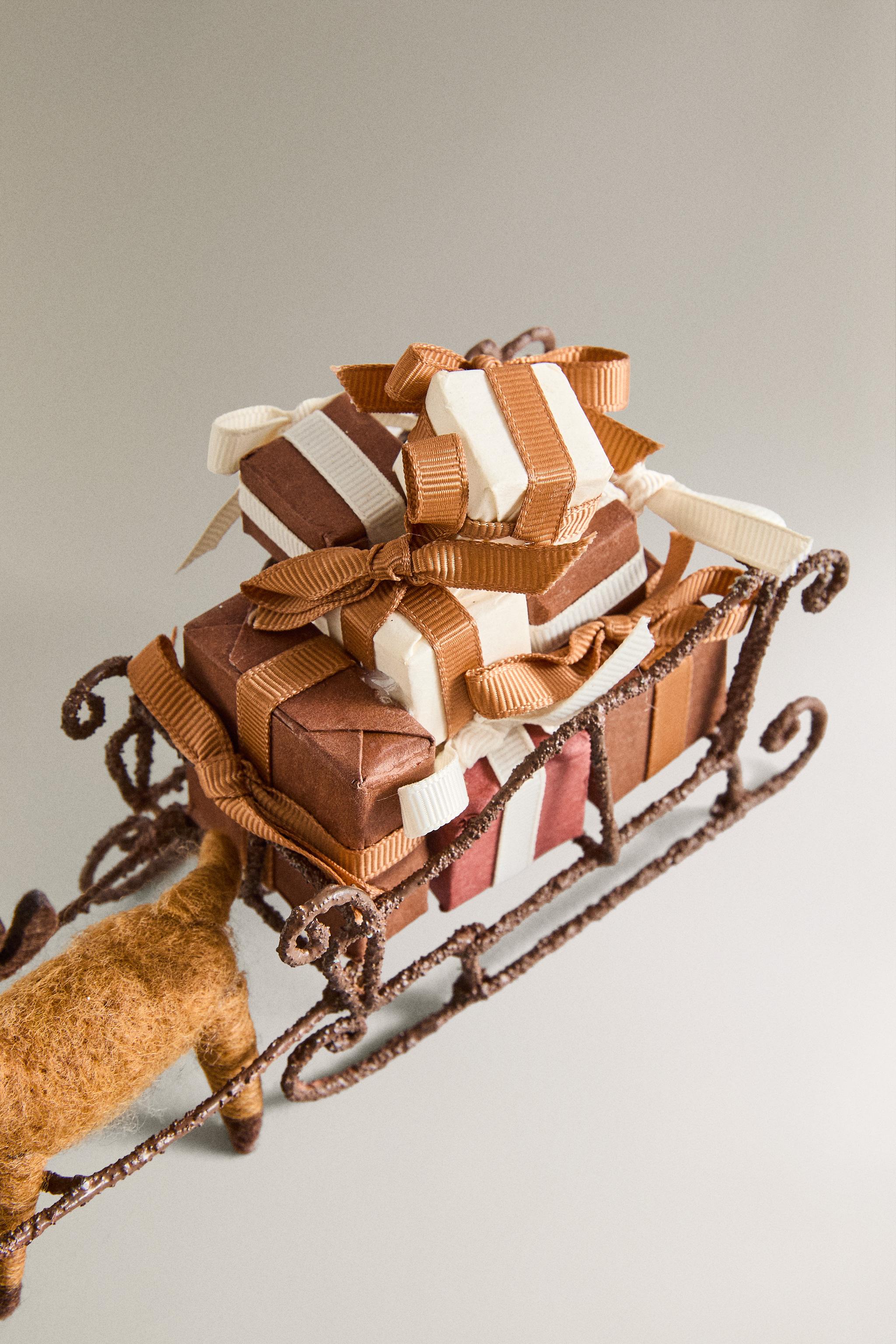 CHRISTMAS SLEIGH AND REINDEER ORNAMENT